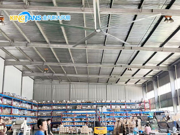 清風屠得熱意散 工業(yè)大風扇有效通風降溫 清風屠得熱意散 工業(yè)大風扇有效通風降溫